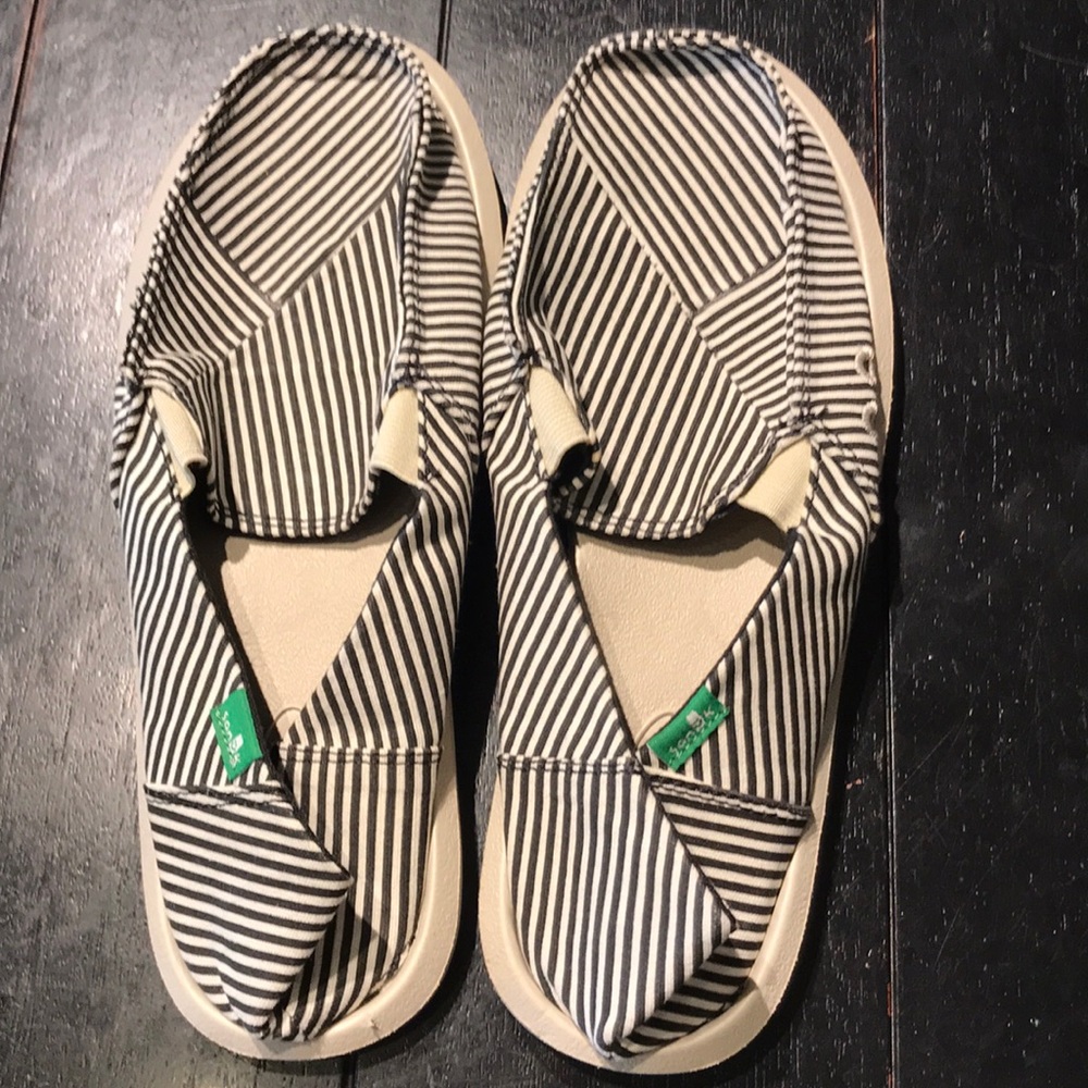 Sanuk Boat shoes size 7